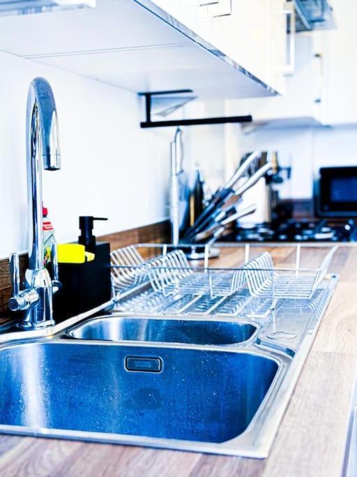 Contractors, Families, Tourists & Groups Welcome Sleeps Upto 9, Garden, Pet Allowed, Parking Included! 伯明翰 外观 照片