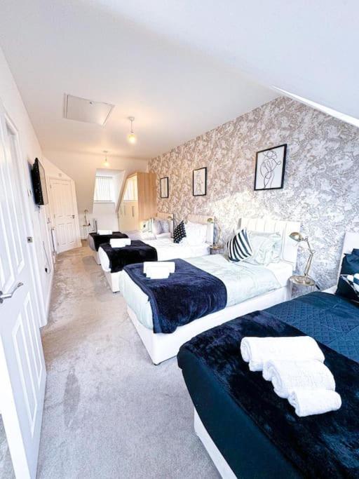 Contractors, Families, Tourists & Groups Welcome Sleeps Upto 9, Garden, Pet Allowed, Parking Included! 伯明翰 外观 照片