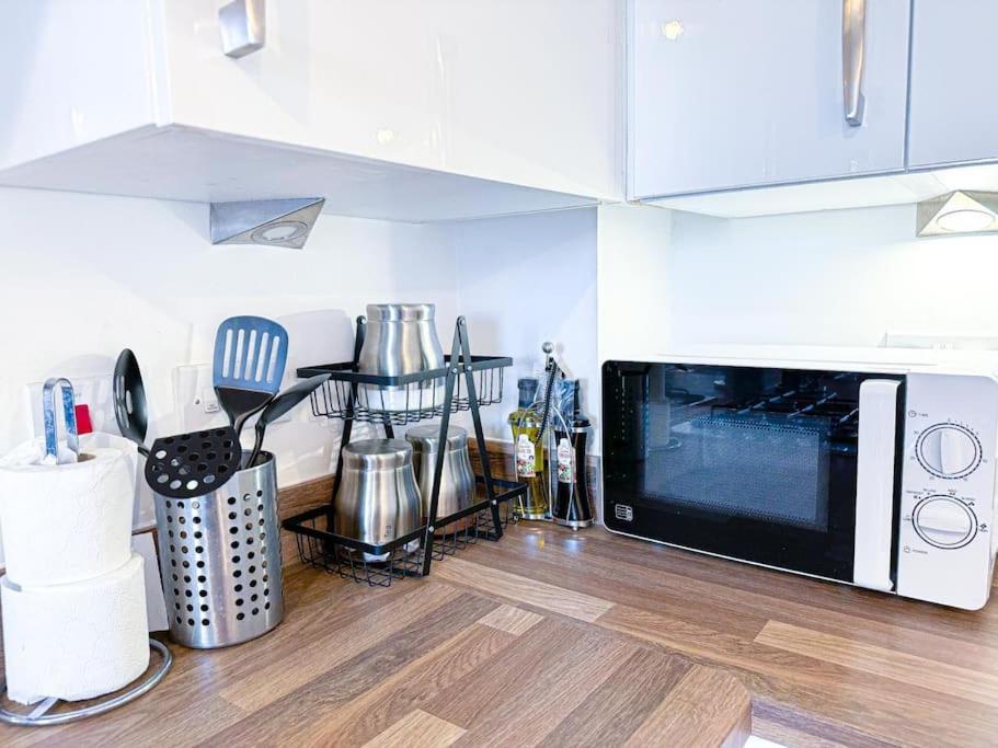 Contractors, Families, Tourists & Groups Welcome Sleeps Upto 9, Garden, Pet Allowed, Parking Included! 伯明翰 外观 照片