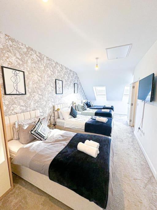 Contractors, Families, Tourists & Groups Welcome Sleeps Upto 9, Garden, Pet Allowed, Parking Included! 伯明翰 外观 照片
