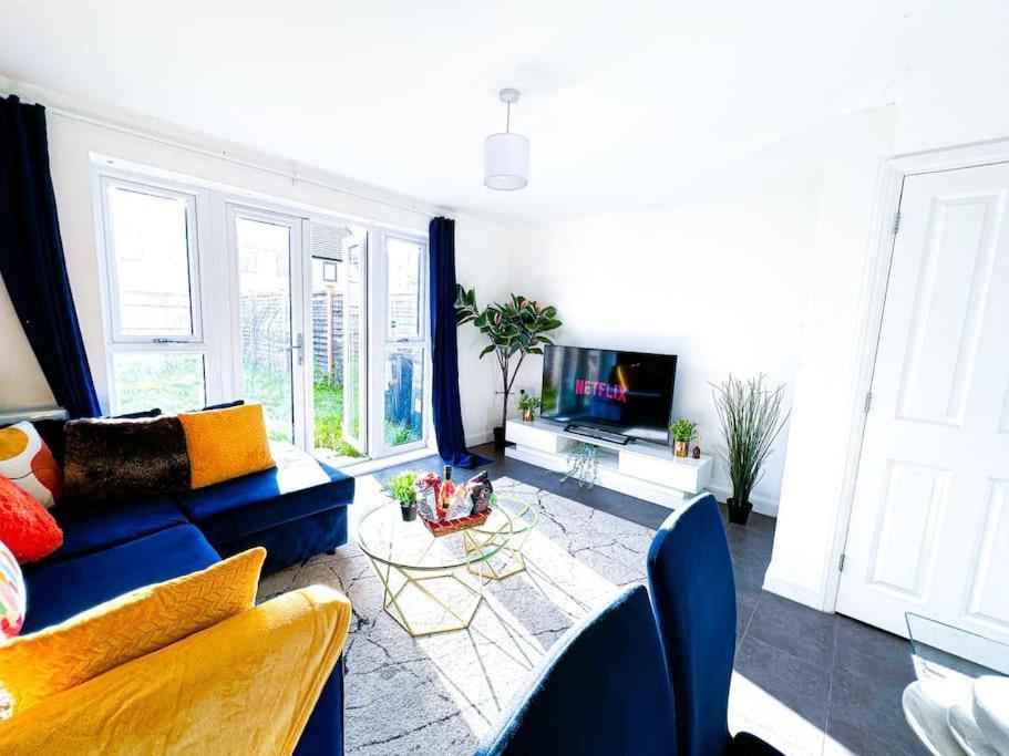 Contractors, Families, Tourists & Groups Welcome Sleeps Upto 9, Garden, Pet Allowed, Parking Included! 伯明翰 外观 照片