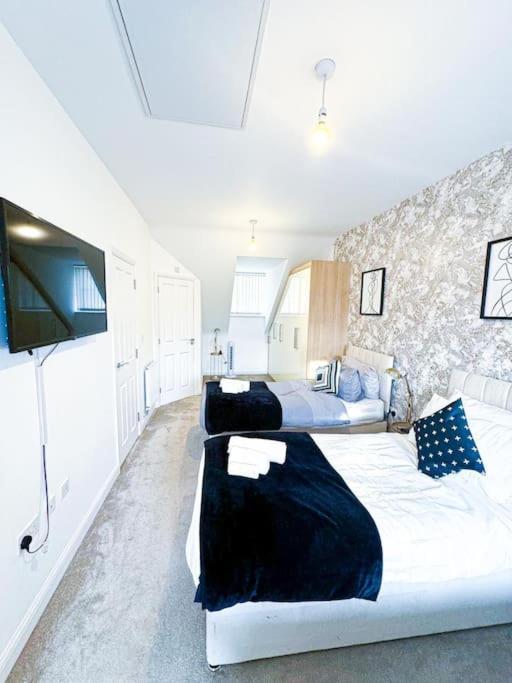 Contractors, Families, Tourists & Groups Welcome Sleeps Upto 9, Garden, Pet Allowed, Parking Included! 伯明翰 外观 照片